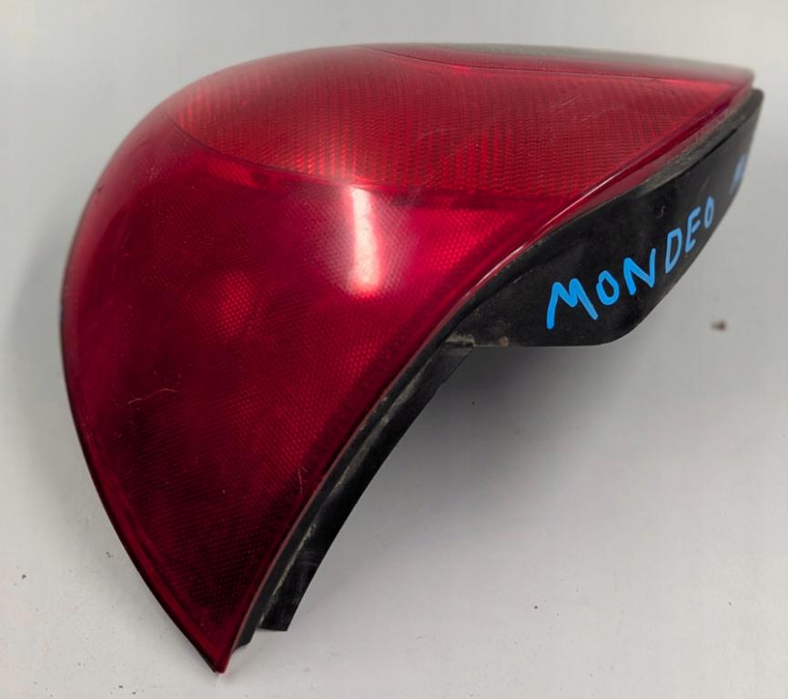 Ford Mondeo Mk2 1996-2000 sedan Svetlo zadné pravé 96BG13N004DB
