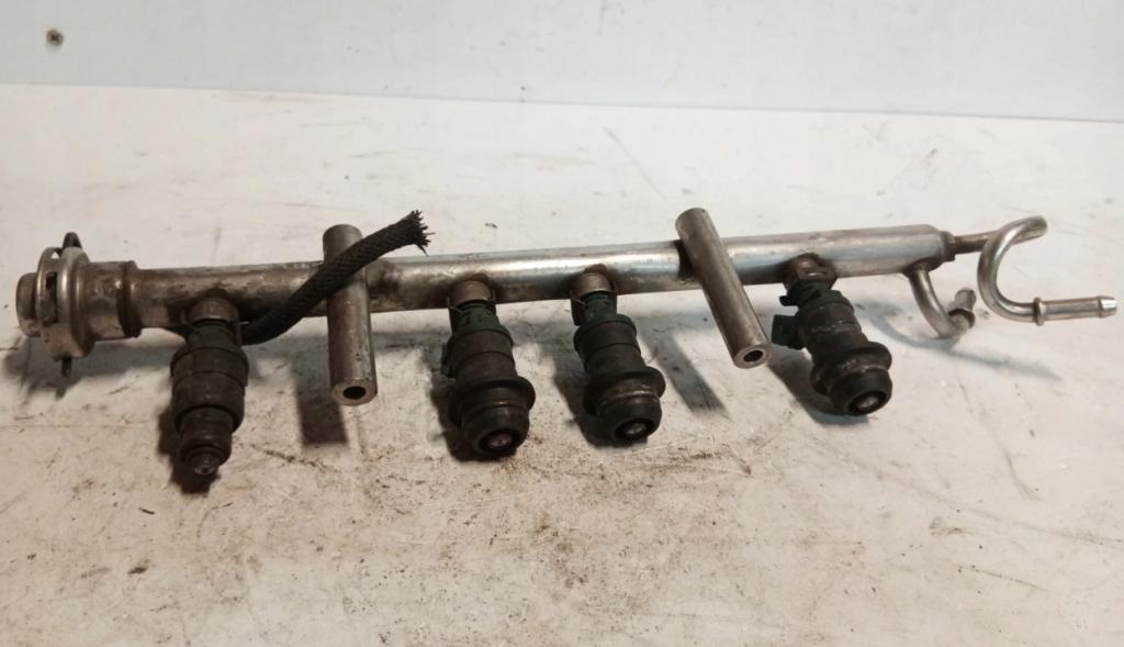 Audi A3 8L 1996-2003 Vstrekovacia lišta 037906031aa