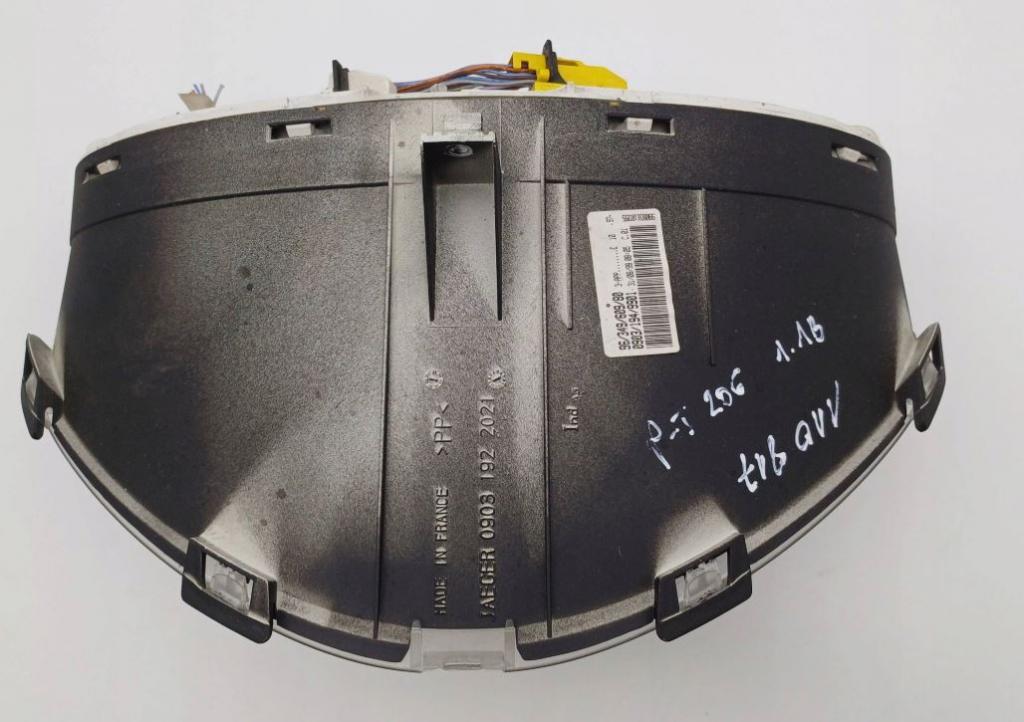 Peugeot 206 hatchback 1.1 petrol MT 44 kW 2002  Prístrojová doska 9634960980