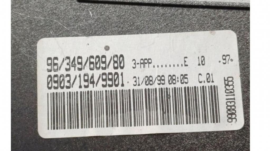 Peugeot 206 hatchback 1.1 petrol MT 44 kW 2002  Prístrojová doska 9634960980