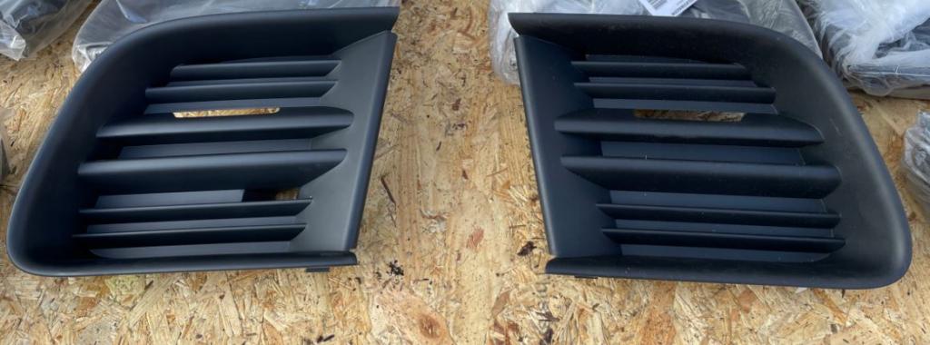 Skoda Octavia II 2004-2013 hatchback 2.0 TDI diesel MT 125 kW 2007  Mriežka predná (maska chladiča) 1Z0853665Amri