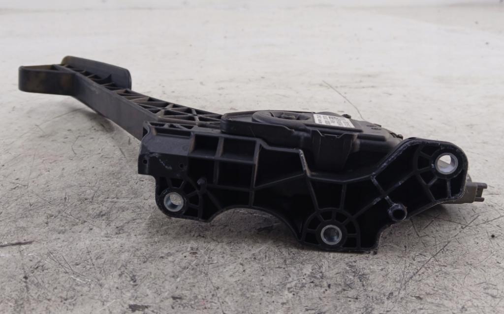 Volvo V70 II 1999-2007 combi 2.4 D5 diesel  Potenciometer plynového pedálu 30715173