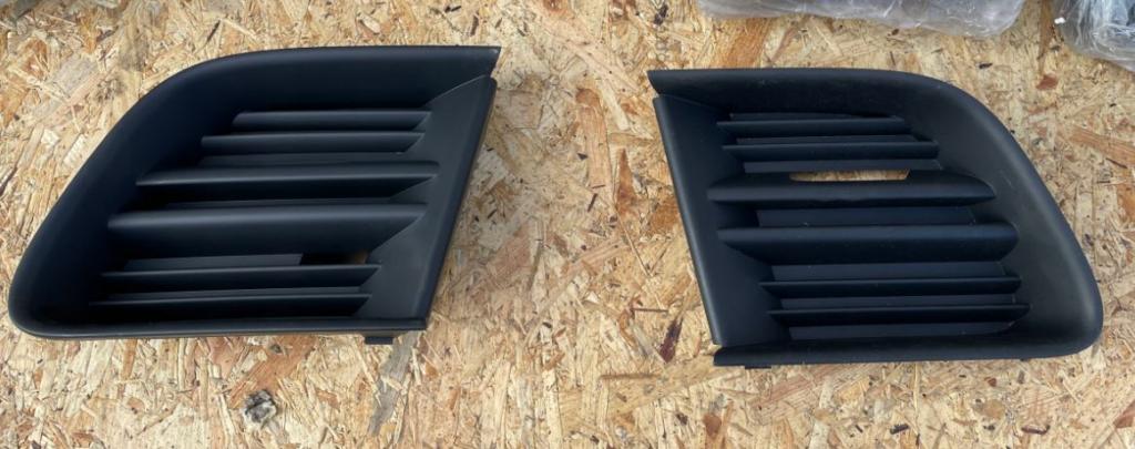 Skoda Octavia II 2004-2013 hatchback 2.0 TDI diesel MT 125 kW 2007  Mriežka predná (maska chladiča) 1Z0853665Amri