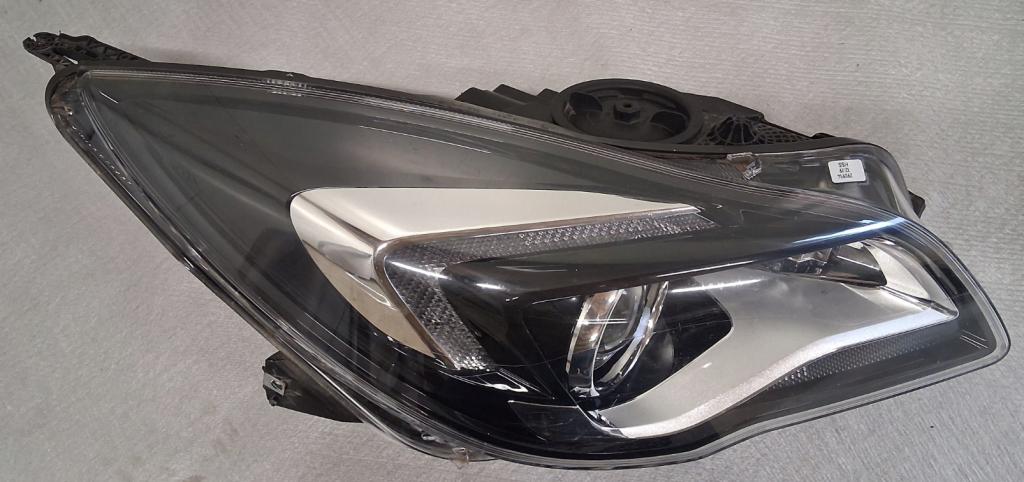 Opel Insignia A 2008-2017 Svetlo predné ľavé 13426664