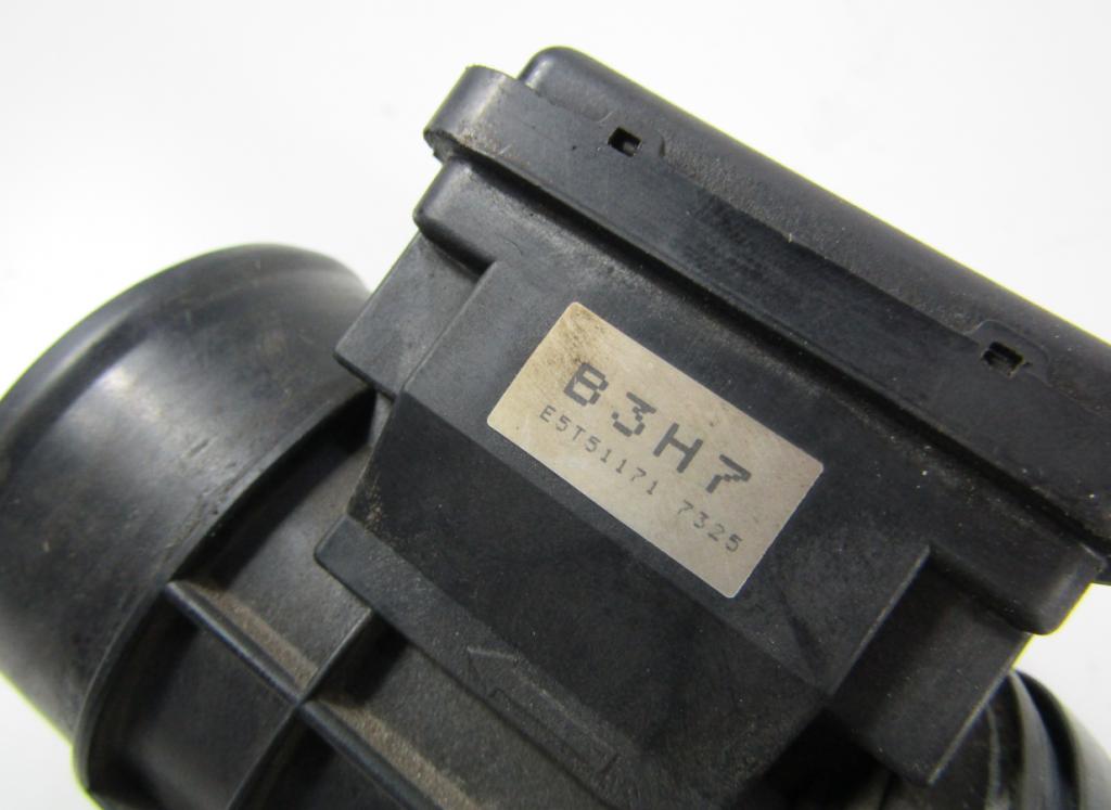 Mazda 323f hatchback 1.5 petrol MT 65 kW 1998  Váha vzduchu E5T51171