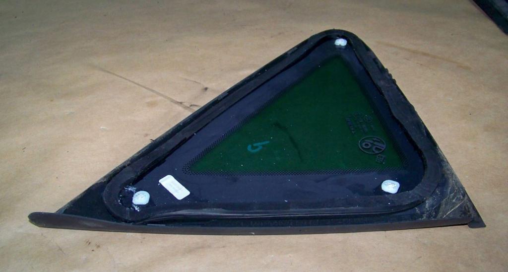 Seat Leon III 2012-2020 2.0 TDI diesel MT 110 kW 2015  Sklo zadných pravých dverí