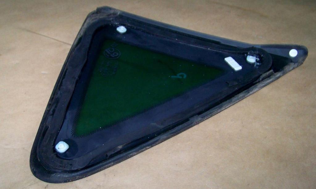 Seat Leon III 2012-2020 2.0 TDI diesel MT 110 kW 2015  Sklo zadných pravých dverí