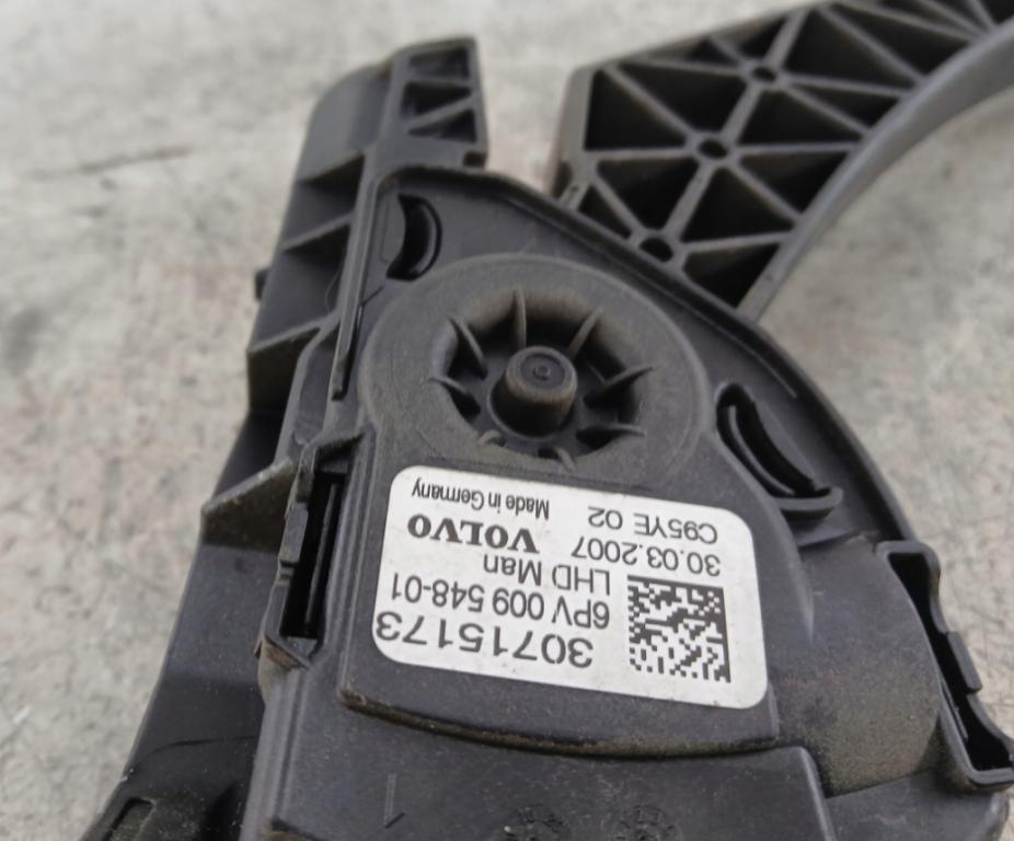 Volvo V70 II 1999-2007 combi 2.4 D5 diesel  Potenciometer plynového pedálu 30715173