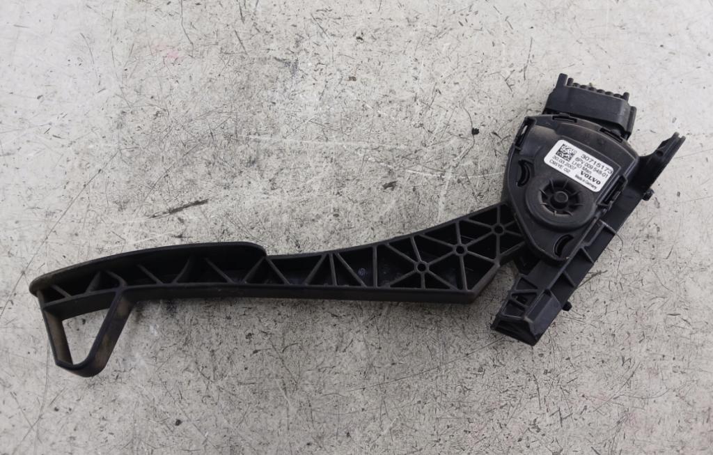 Volvo V70 II 1999-2007 combi 2.4 D5 diesel  Potenciometer plynového pedálu 30715173