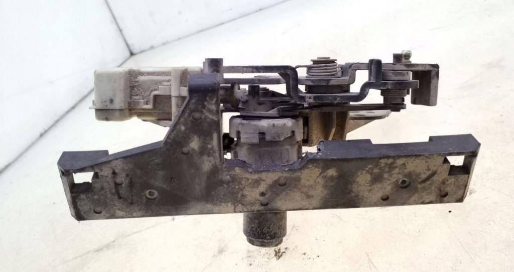 Volkswagen Passat B5 1995-2005 sedan 1.8 petrol MT 92 kW 1998  Zámok zadnej kapoty 3B0827297