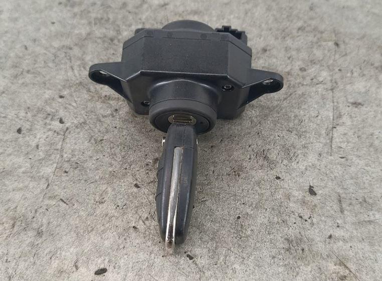 Audi A6 C6 2004-2011 sedan 3.0 TDI diesel MT 165 kW 2005  Spínacia skrinka 4F0909131E