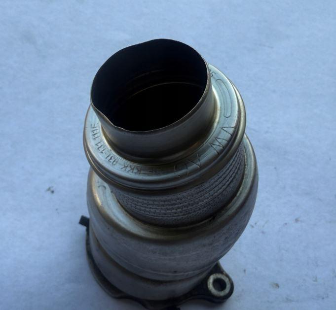 Volkswagen Passat B6 2005-2010 combi 2.0 TDI diesel MT 103 kW 2005  Regulátor (nastavovač) turbodúchadla 03L131111E