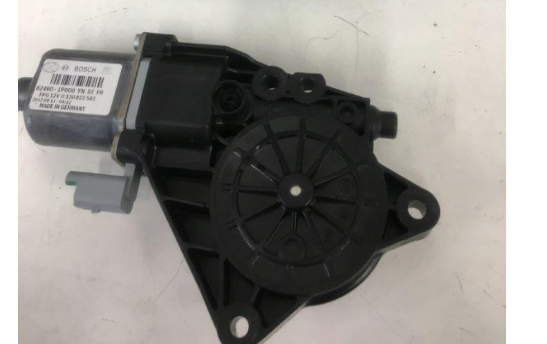 Kia Venga hatchback 1.4 16v petrol MT 66.2 kW 2012  Motorček okien predný pravý 82460-1P000