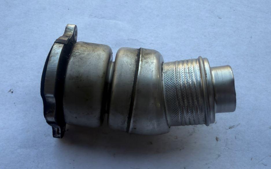 Volkswagen Passat B6 2005-2010 combi 2.0 TDI diesel MT 103 kW 2005  Regulátor (nastavovač) turbodúchadla 03L131111E