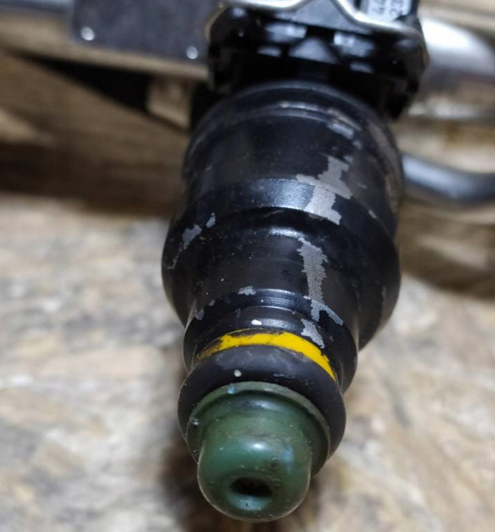 Audi A4 B5 1994-2001 combi 1.8 T petrol MT 110 kW  Vstrekovacia lišta 058133681C 0280150447