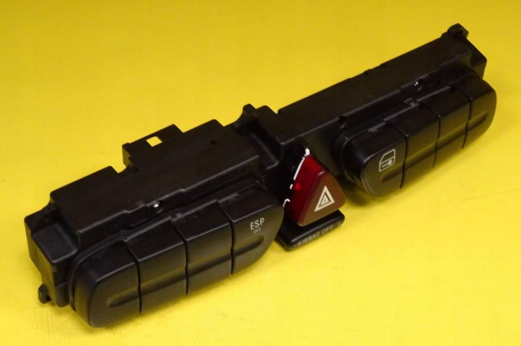 Mercedes C W203 2000-2007 sedan 2.0 petrol 120 kW 2000  Prepínač výstražných (núdzových) svetiel 2038217058