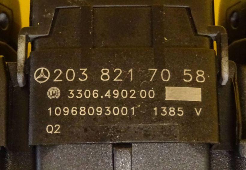 Mercedes C W203 2000-2007 sedan 2.0 petrol 120 kW 2000  Prepínač výstražných (núdzových) svetiel 2038217058