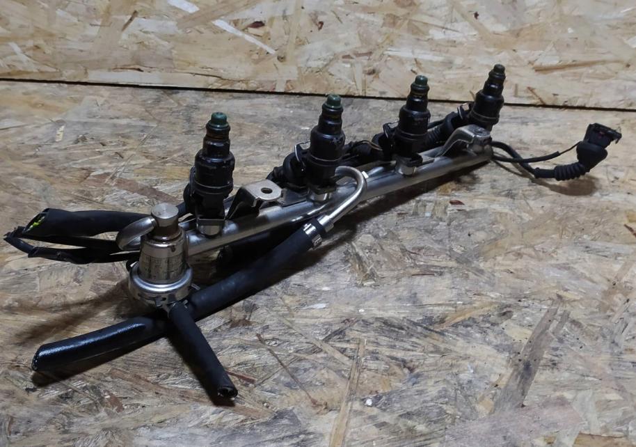 Audi A4 B5 1994-2001 combi 1.8 T petrol MT 110 kW  Vstrekovacia lišta 058133681C 0280150447