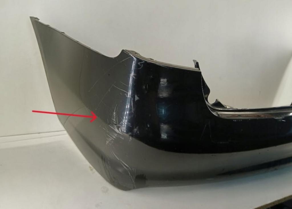 Mitsubishi Grandis hatchback 2.0 DID diesel MT 100 kW 2006  Nárazník predný