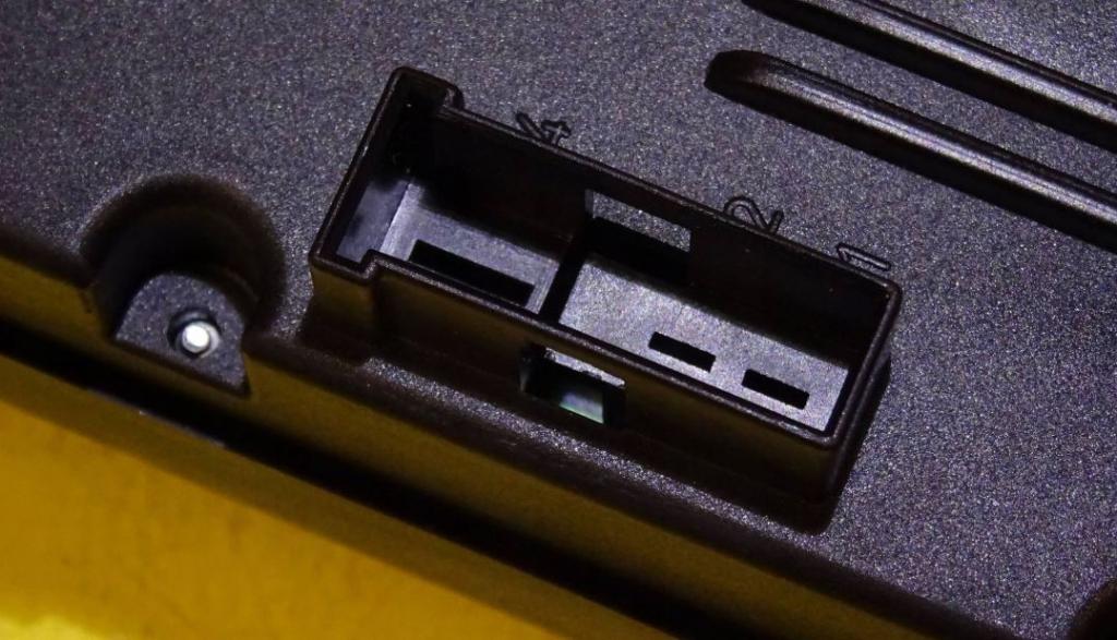 Mercedes C W203 2000-2007 sedan 2.0 petrol 120 kW 2000  Prepínač výstražných (núdzových) svetiel 2038217058