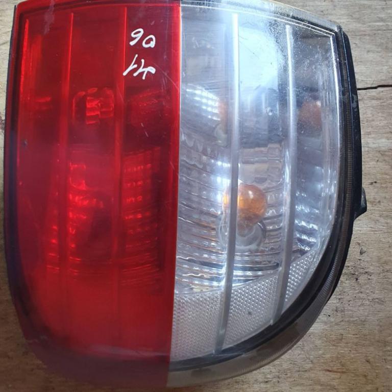 Hyundai H1 hatchback 2.4 petrol MT 82 kW 1997  Svetlo zadné pravé 924024A6