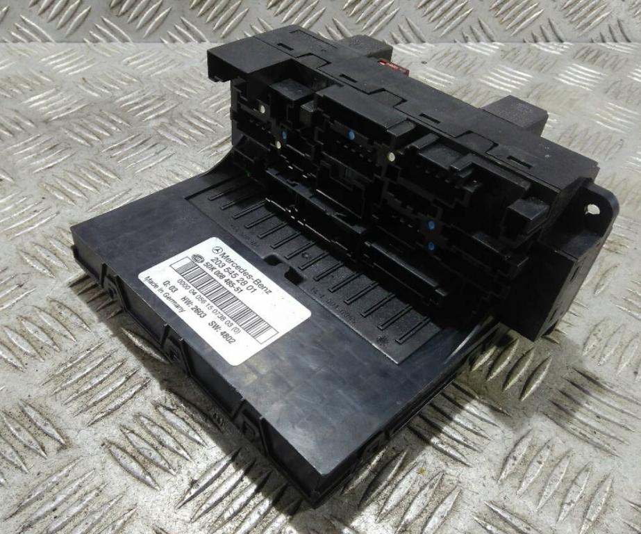 Mercedes C W203 2000-2007 sedan 1.8 petrol 105 kW 2005  Poistková skrinka 2035452801