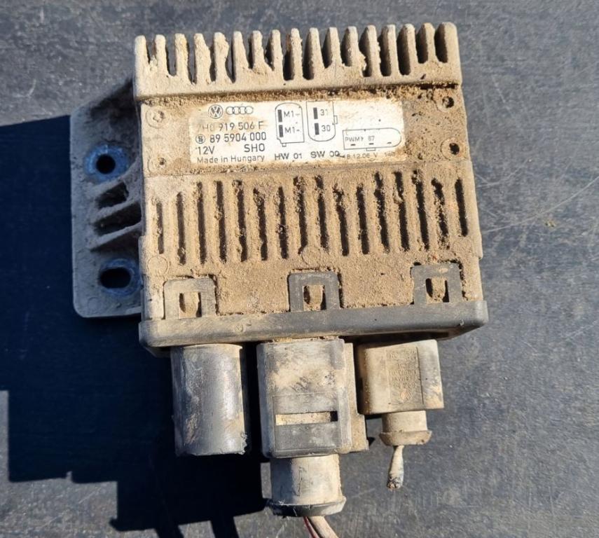 Volkswagen Transporter T5 2003-2015 hatchback 1.9 TDI diesel MT 75 kW 2007  Riadiaca jednotka ventilátora 7H0919506F ; 895904000