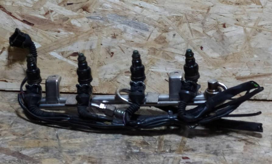 Audi A4 B5 1994-2001 combi 1.8 T petrol MT 110 kW  Vstrekovacia lišta 058133681C 0280150447