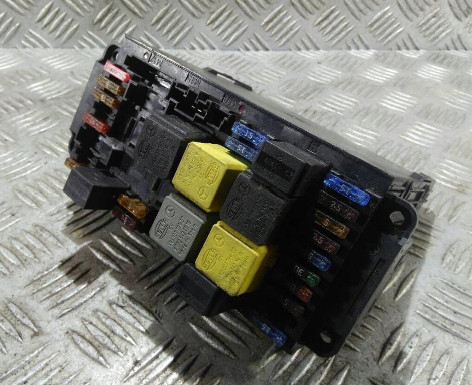 Mercedes C W203 2000-2007 sedan 1.8 petrol 105 kW 2005  Poistková skrinka 2035452801