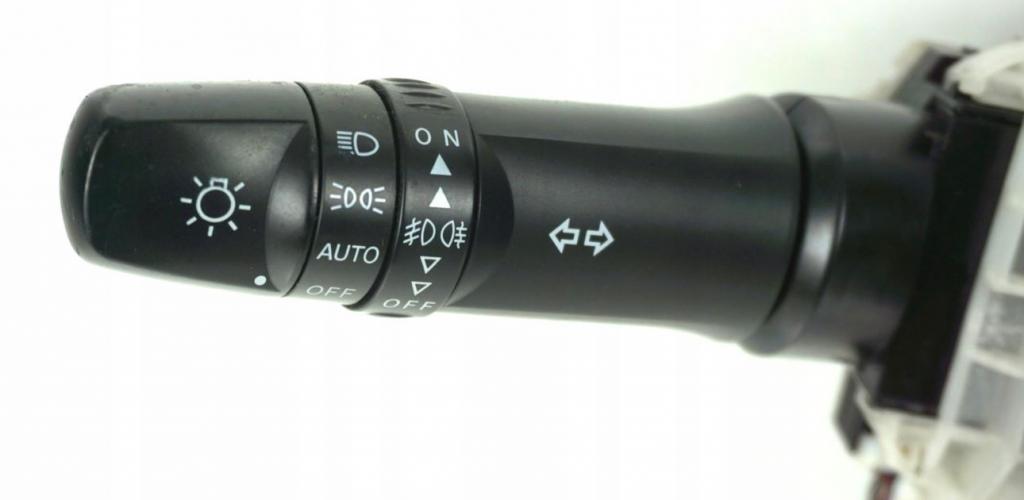 Mitsubishi Outlander II 2006-2013 suv 2.0 DID diesel 103 kW 2008  Prepínacie páčky pod volantom 8651A084