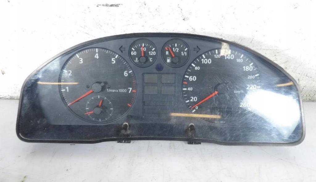 Audi A4 B5 1994-2001 sedan 1.6 petrol MT 74 kW 1996  Prístrojová doska 8D0919033C