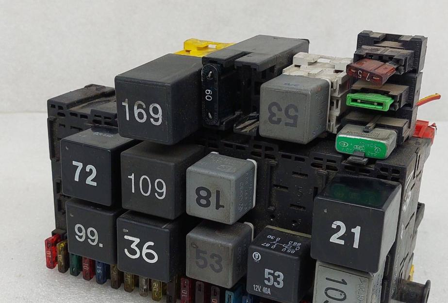 Volkswagen Sharan I 1995-2010 hatchback 1.9 TDI diesel MT 85 kW 2000  Poistková skrinka 7M0937025D