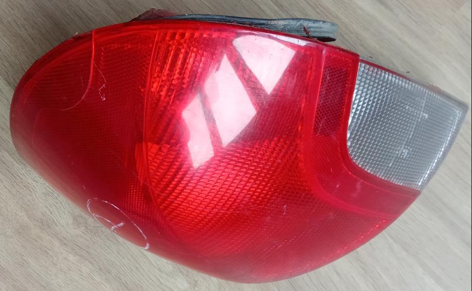 Ford Mondeo MK2 sedan Svetlo pravy zad zadná pravá