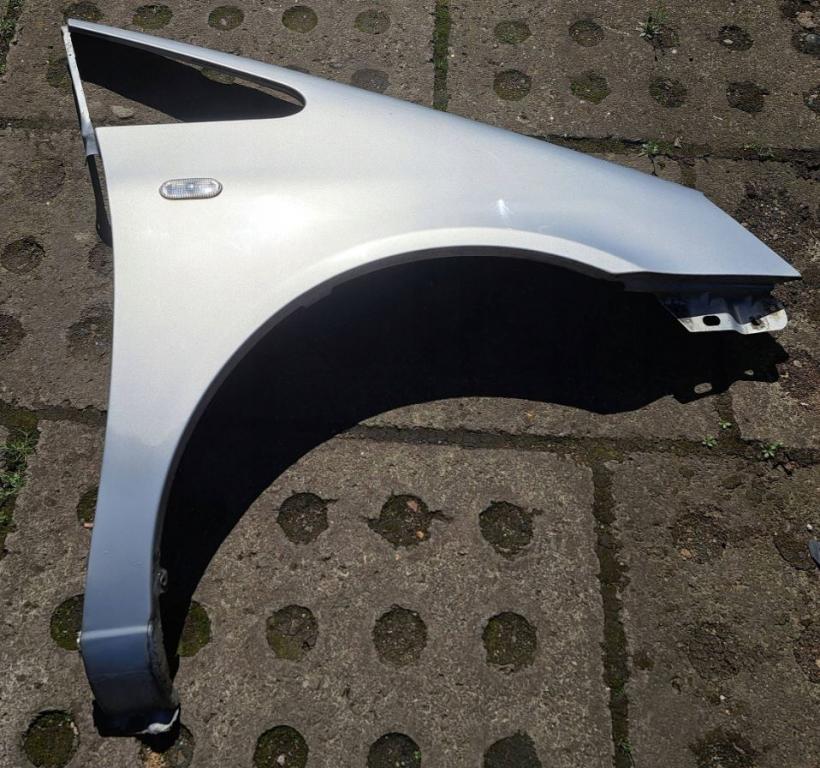 Ford Galaxy Mk2 2000-2006 minivan 1.9 TDI diesel MT 85 kW 2005  Blatník predný pravý