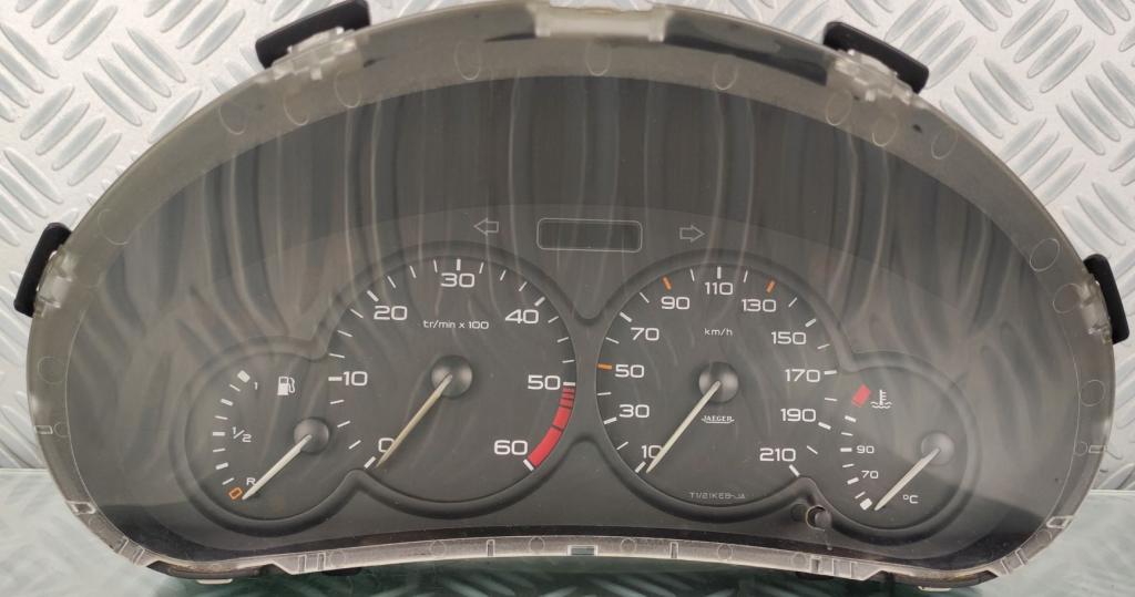 Peugeot 206 hatchback 1.9 D diesel MT 51 kW 2002  Prístrojová doska 9644980180