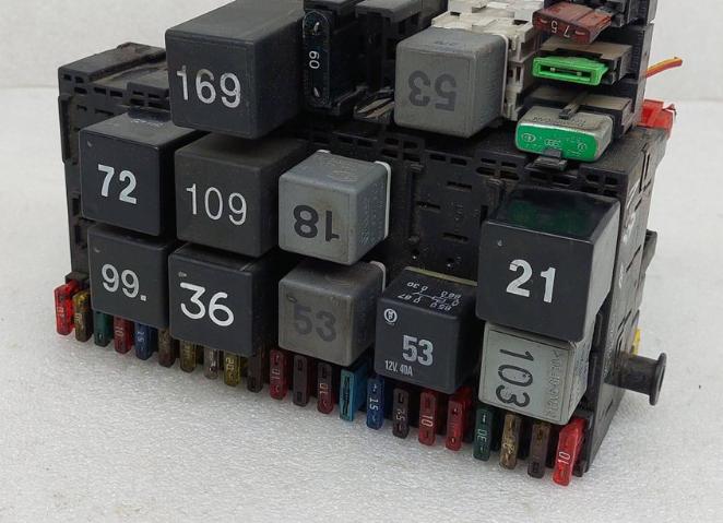 Volkswagen Sharan I 1995-2010 hatchback 1.9 TDI diesel MT 85 kW 2000  Poistková skrinka 7M0937025D