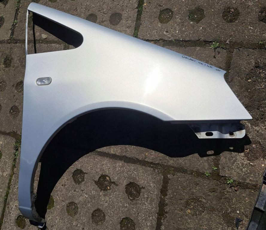 Ford Galaxy Mk2 2000-2006 minivan 1.9 TDI diesel MT 85 kW 2005  Blatník predný pravý