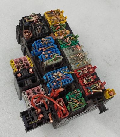 Volkswagen Sharan I 1995-2010 hatchback 1.9 TDI diesel MT 85 kW 2000  Poistková skrinka 7M0937025D