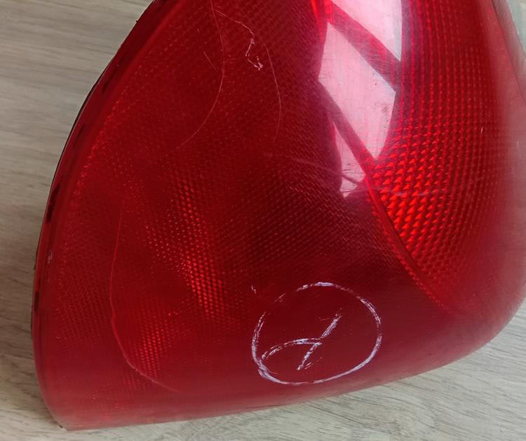 Ford Mondeo MK2 sedan Svetlo pravy zad zadná pravá