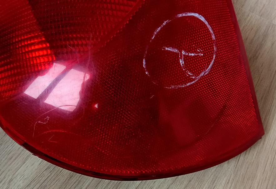 Ford Mondeo MK2 sedan Svetlo pravy zad zadná pravá
