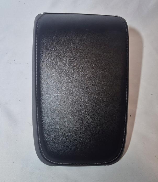 Skoda Karoq 2017- hatchback 2.0 TDI diesel 2024 Lakťová opierka 565864207