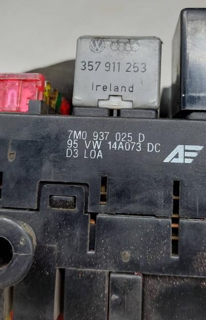 Volkswagen Sharan I 1995-2010 hatchback 1.9 TDI diesel MT 85 kW 2000  Poistková skrinka 7M0937025D