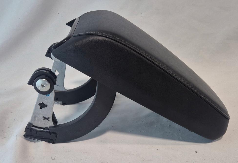 Skoda Karoq 2017- hatchback 2.0 TDI diesel 2024 Lakťová opierka 565864207