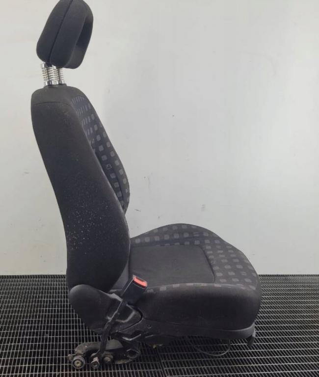 Volkswagen New Beetle 1998-2010 hatchback 2.0 8v petrol MT 85 kW 1999  Sedadlo predné ľavé