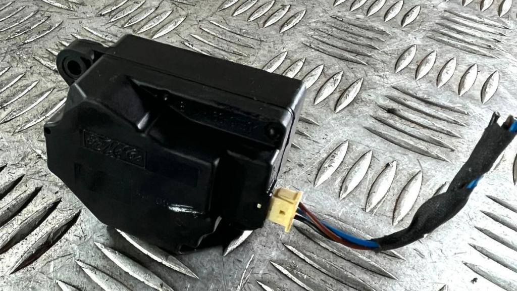 Volvo S40 II 2004-2012 sedan 2.0 D diesel MT 100 kW 2008  Motorček kúrenia 4N5H19E616AD