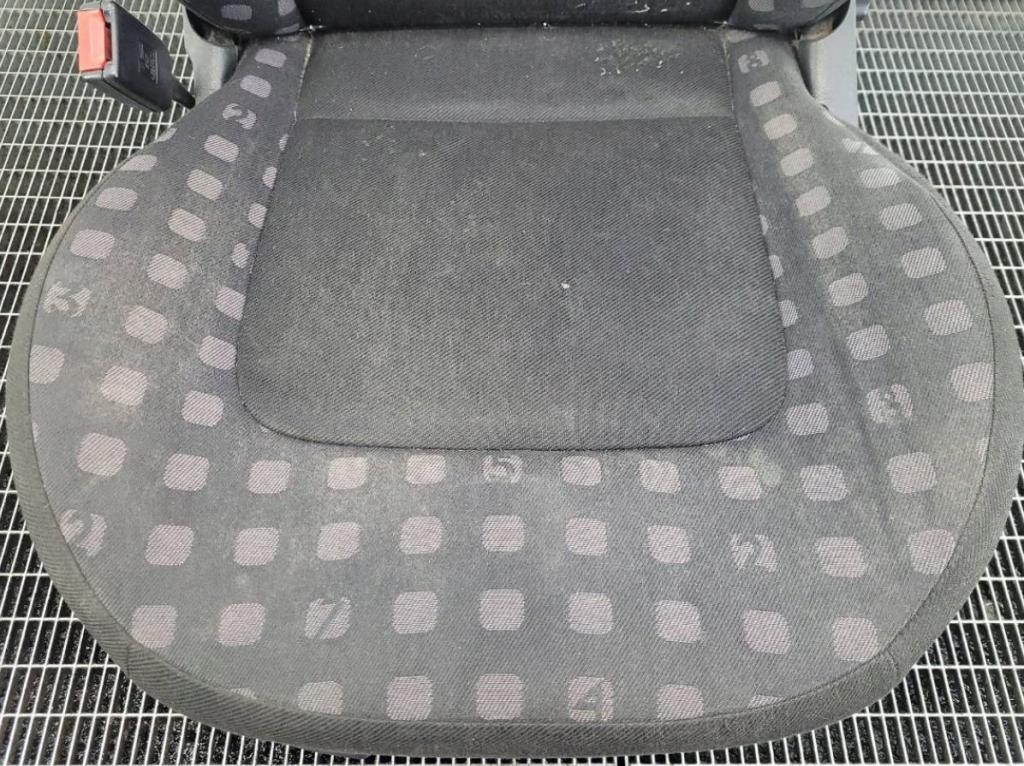 Volkswagen New Beetle 1998-2010 hatchback 2.0 8v petrol MT 85 kW 1999  Sedadlo predné ľavé