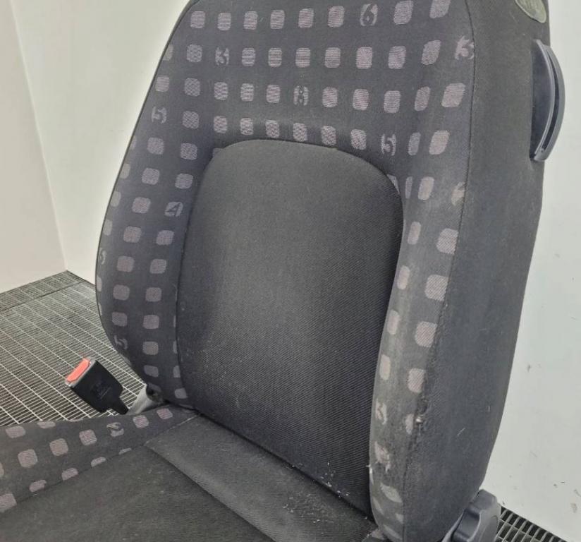 Volkswagen New Beetle 1998-2010 hatchback 2.0 8v petrol MT 85 kW 1999  Sedadlo predné ľavé