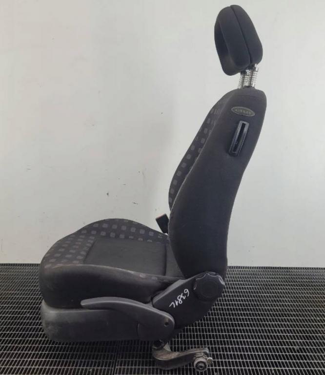 Volkswagen New Beetle 1998-2010 hatchback 2.0 8v petrol MT 85 kW 1999  Sedadlo predné ľavé