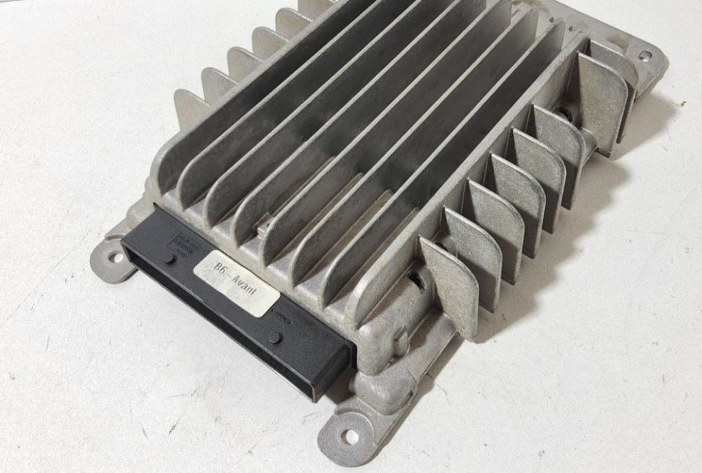 Audi A4 B7 2004-2008 combi 3.0 TDI diesel AT 171 kW 2006  Zosilňovač 355003