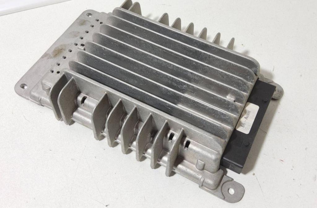 Audi A4 B7 2004-2008 combi 3.0 TDI diesel AT 171 kW 2006  Zosilňovač 355003